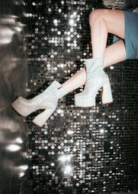 心跳比快乐更真实是什么歌